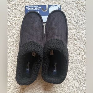 New Wembley Mens 9.5-10.5 Soft Memory Foam Black Slippers shoes In/Outdoor Sole